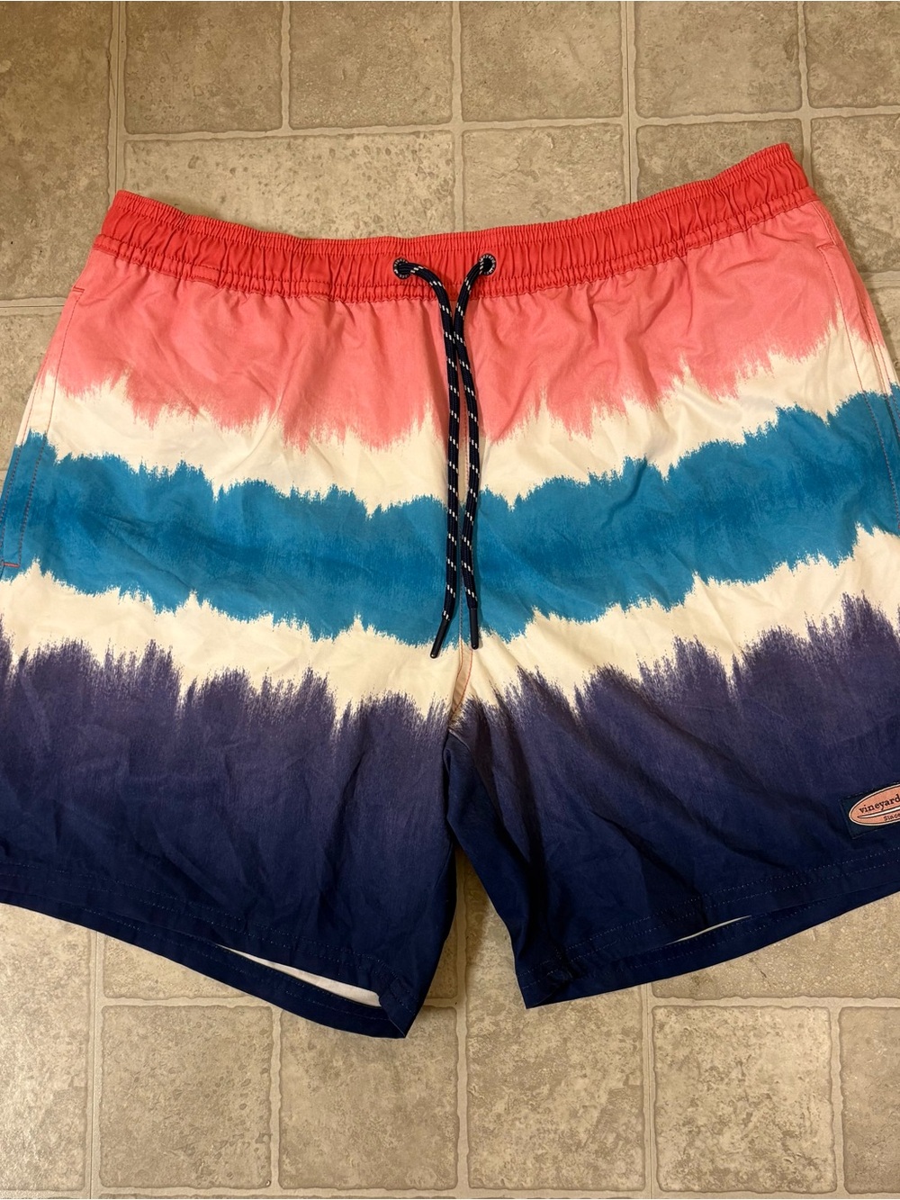 Men Size M Vineyard Vines Swim trunks board shorts Lined multicolor
